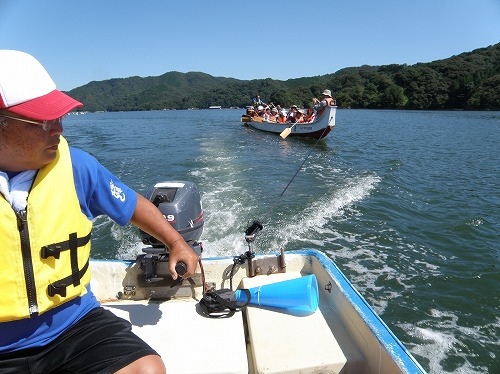 ボートで引いて